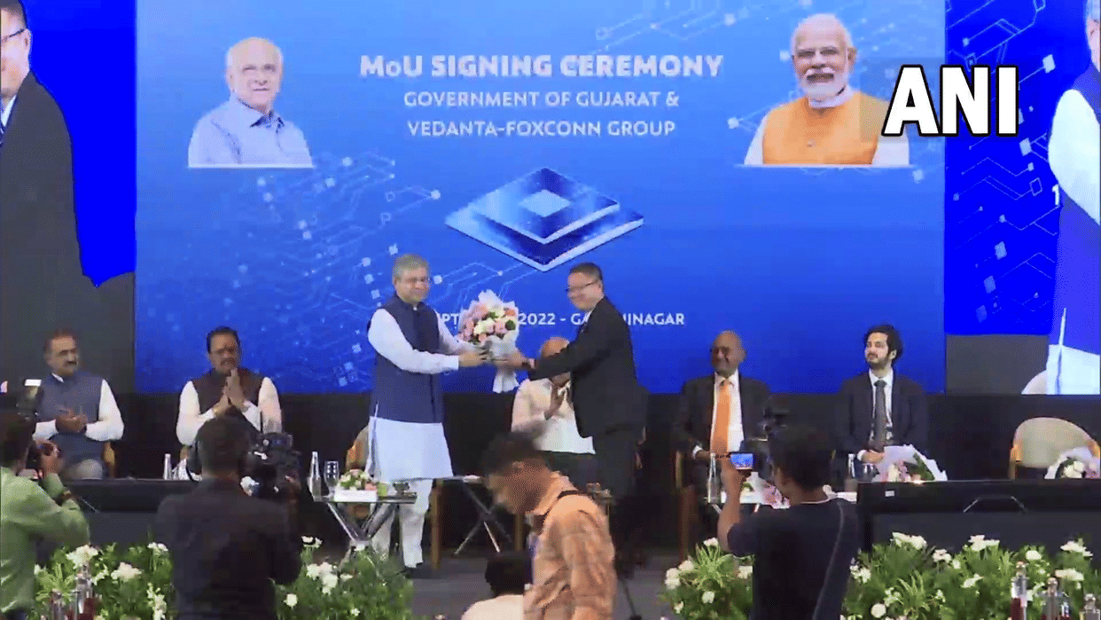 MoU signed between the Gujarat government and Vedanta-Foxconn Group