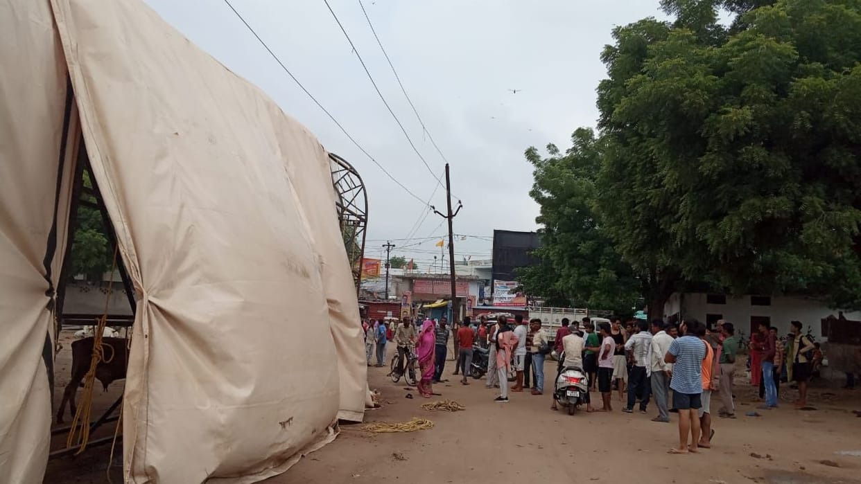 The worker opening the pandal died due to current