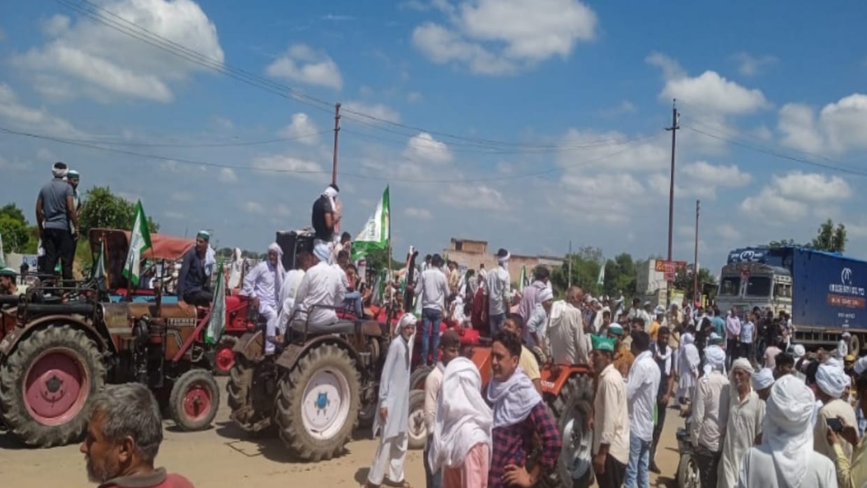 Green Field Corridor: In Shamli, Bhakiyu blocked Panipat-Khatima highway in front of the Collectorate