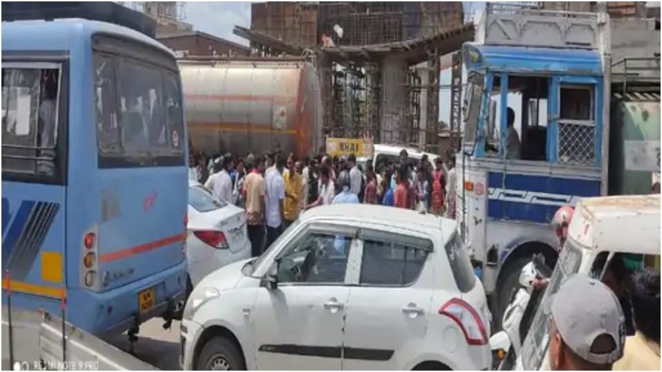 10 Year Girl Father And Uncle Crushed By Tanker Three Died In Jodhpur