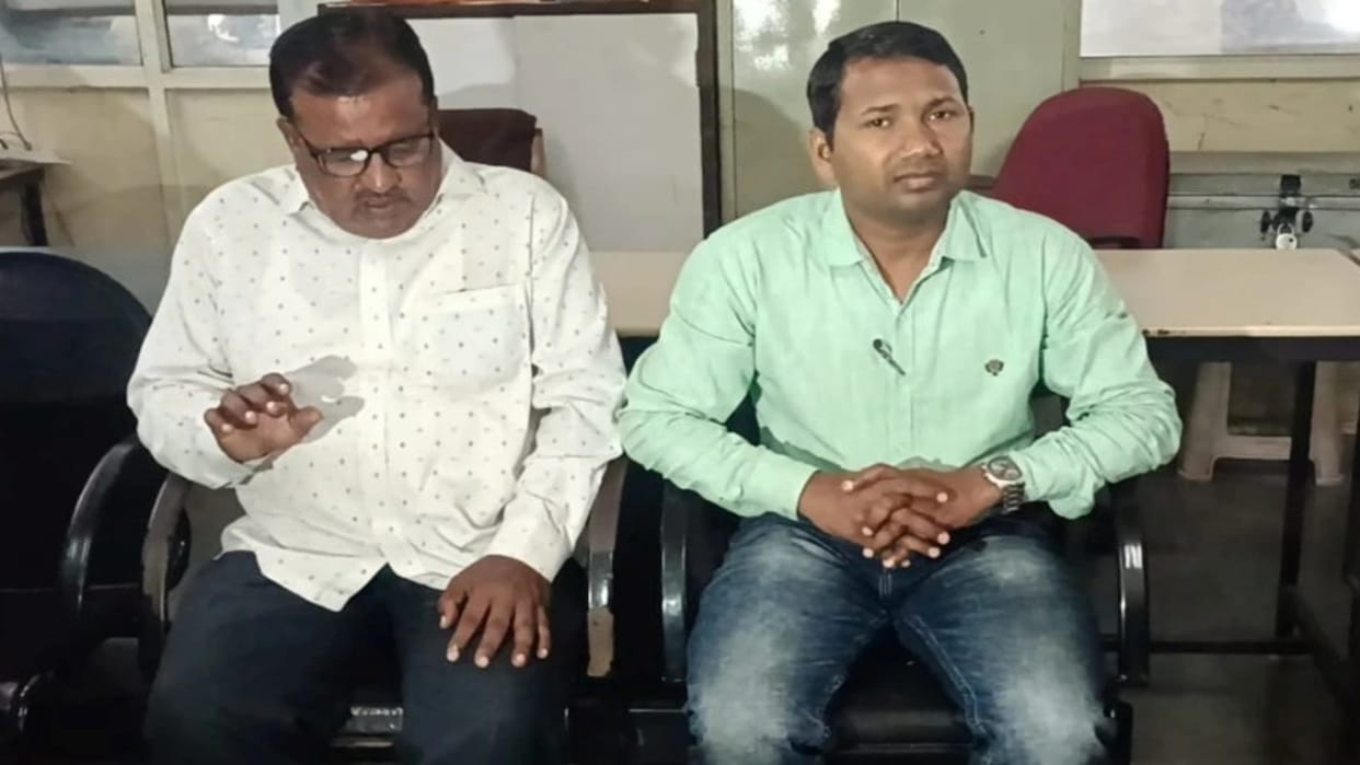 Junior engineer and driver of electricity company in Indore arrested while taking bribe of 10 thousand rupees