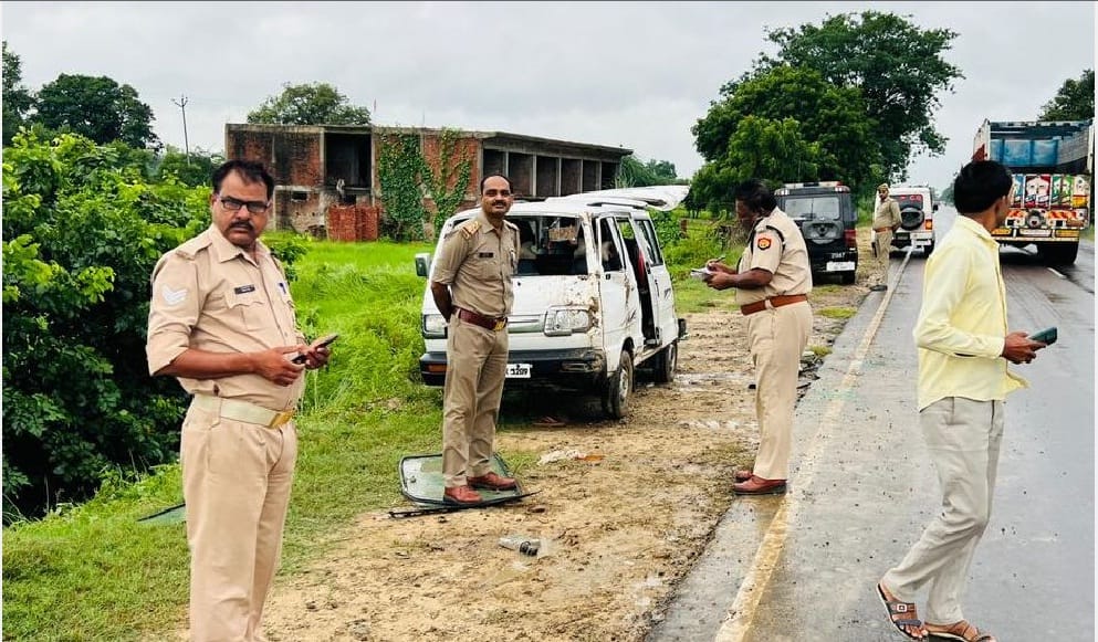 Speeding school van overturned uncontrollably in Unnao