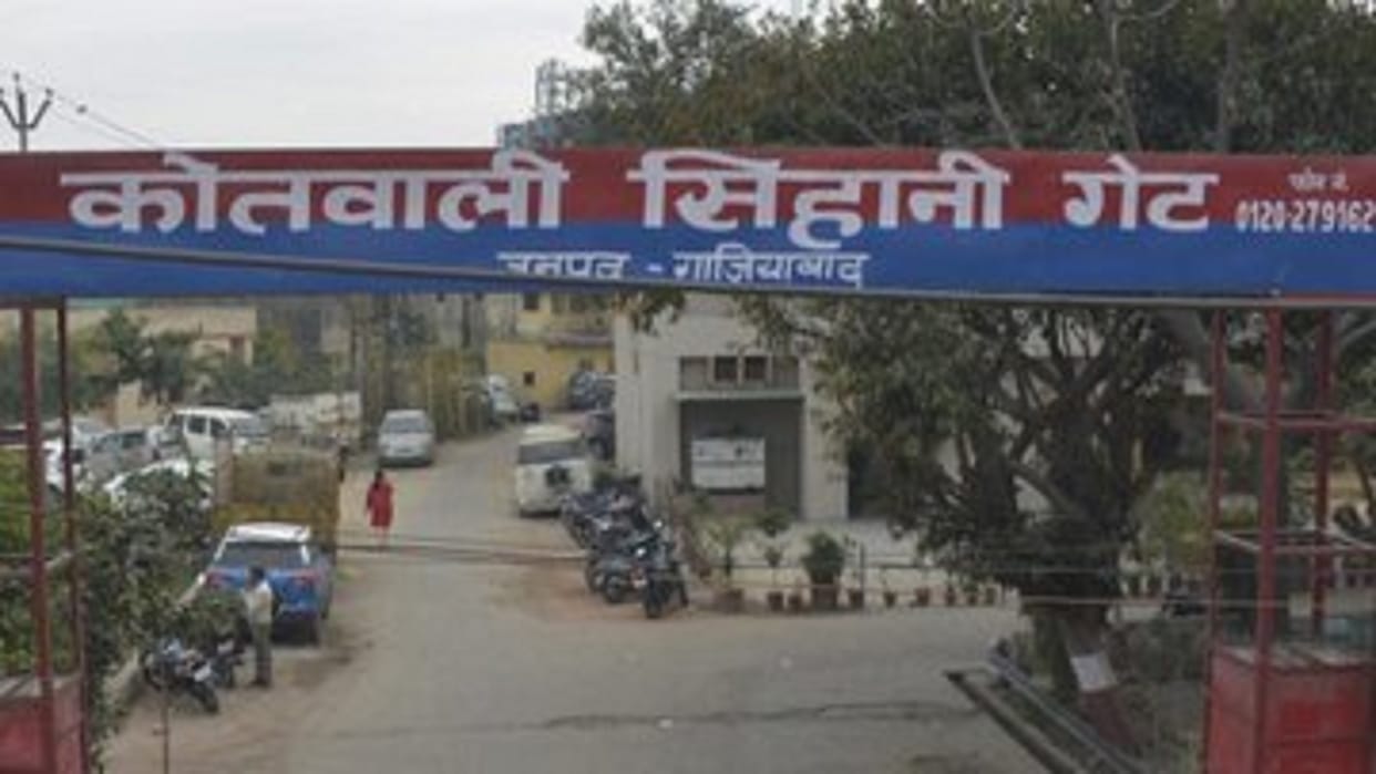 Doctor received death threats on WhatsApp in ghaziabad