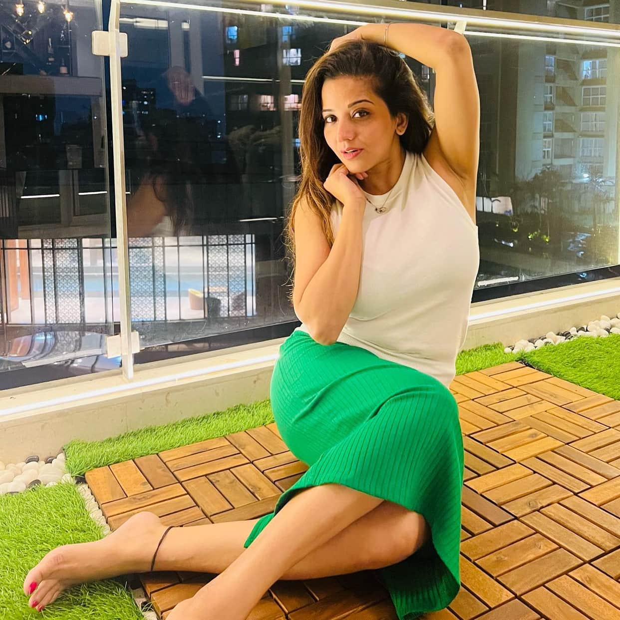 bhojpuri actress monalisa shares her photos in skirt and top fans like her new look