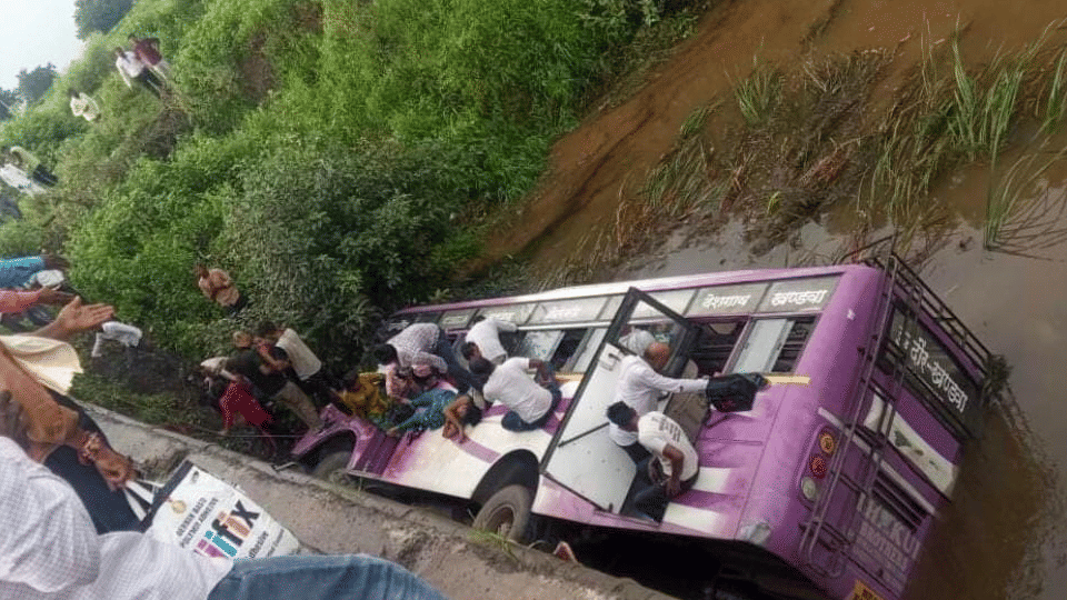MP Accident News: Indore Bound Bus Falls in A River In Khargone District Latest News Updates