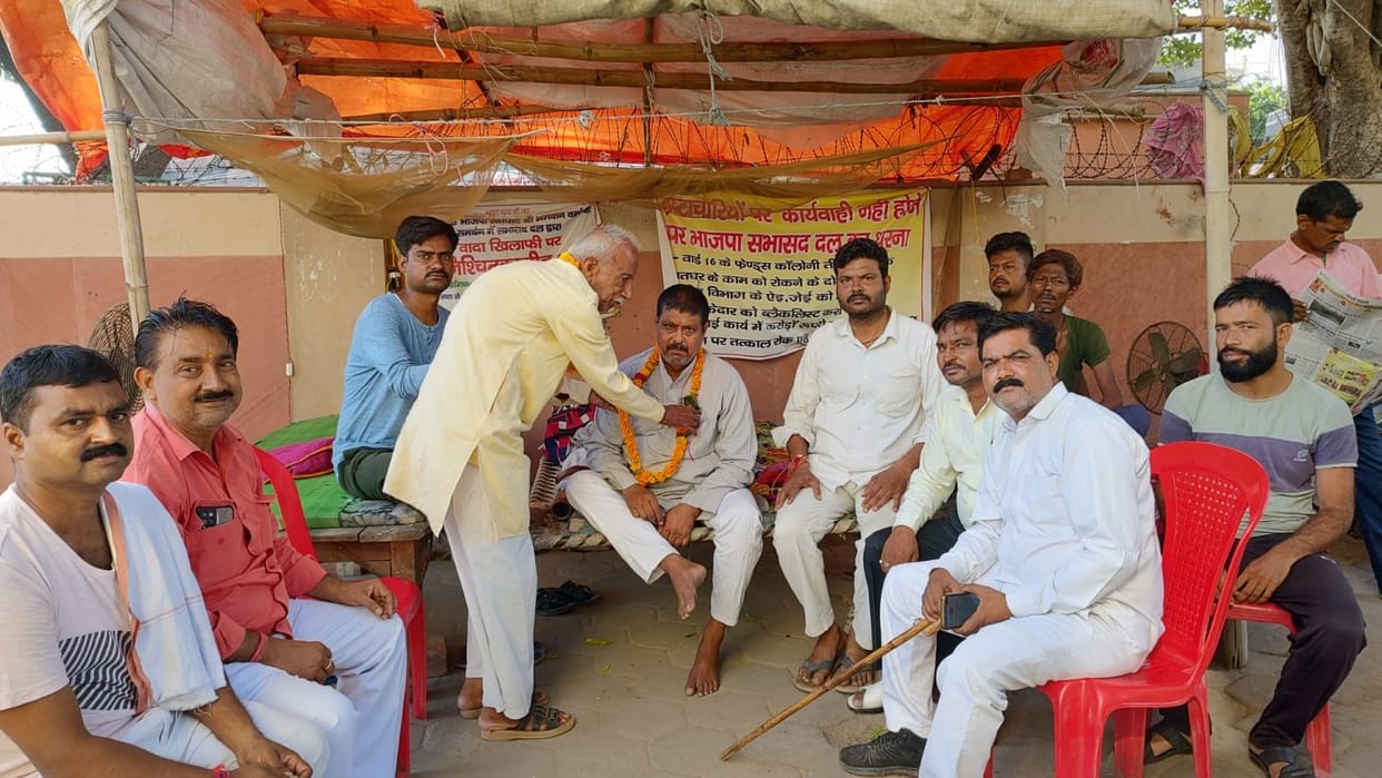 90-year-old Harprasad ended his dharna by wearing a garland