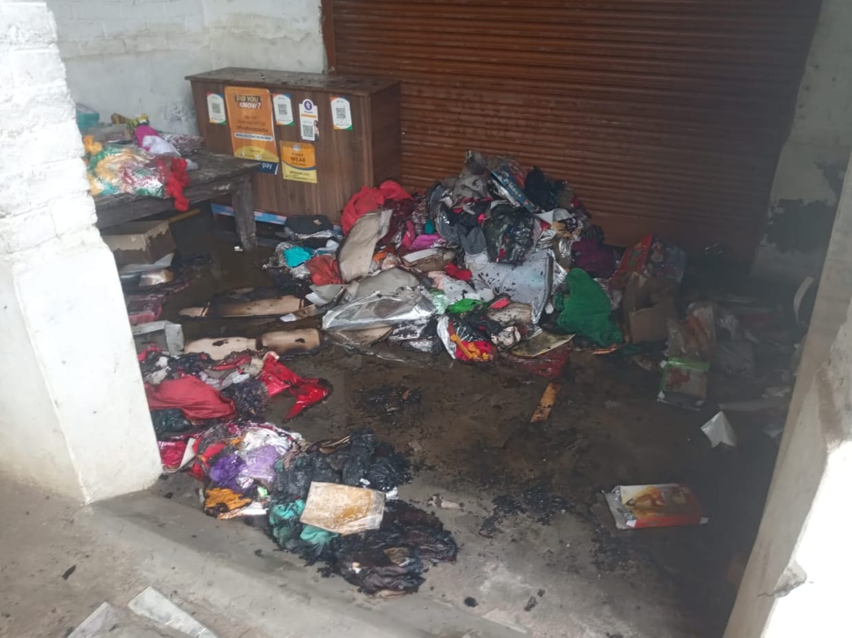 Garment stores got burnt due to short circuit, goods worth lakhs burnt to ashes