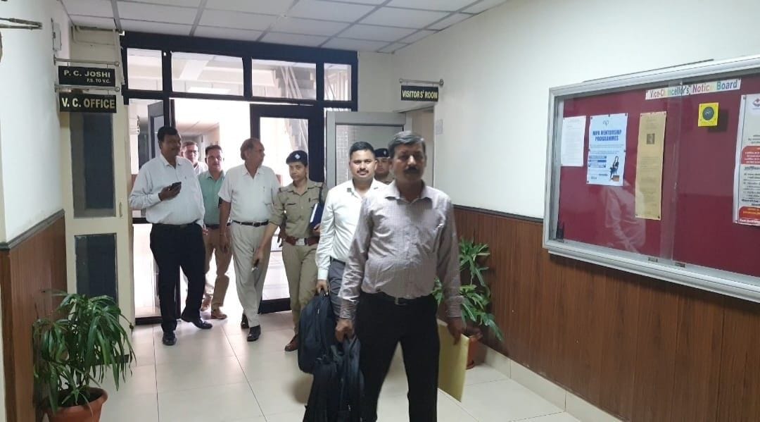 Vigilance reached Pant University, checked the documents related to the recruitment of Inspector