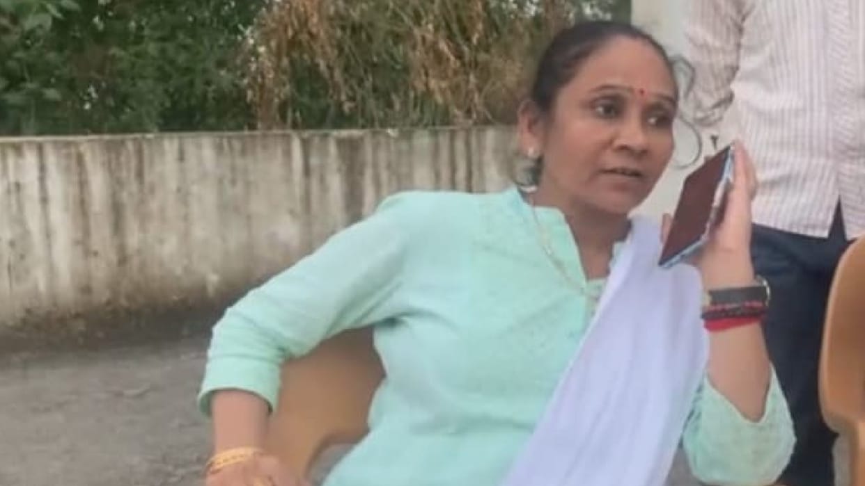 Patharia MLA rambai warn Panchayat Secretary said - return money of villagers or else you will be suspended