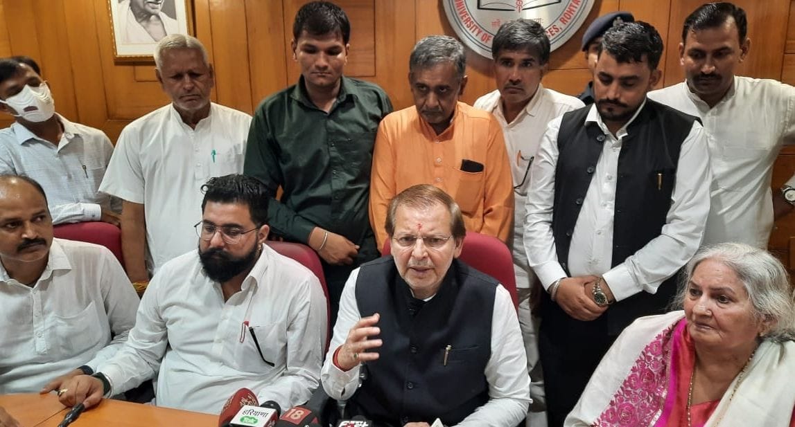 Governor fulfilled the old demand by unveiling the statue of Pandit Bhagwat Dayal : MP