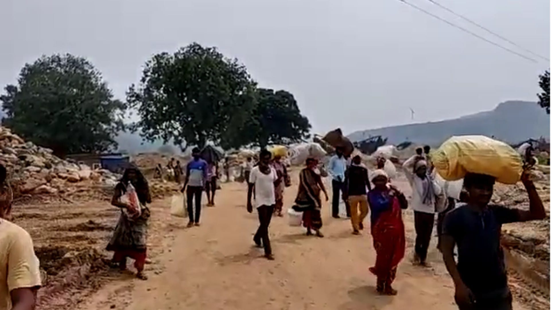 रुंझ नदी के तट पर लगा लोगों का मेला