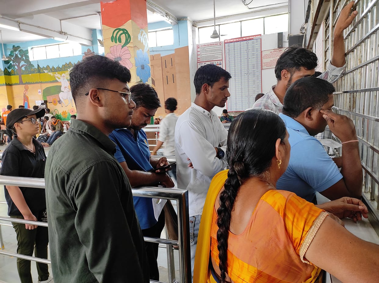 Waiting list crosses 100 in long distance trains including Gorakhdham Express on Diwali festival
