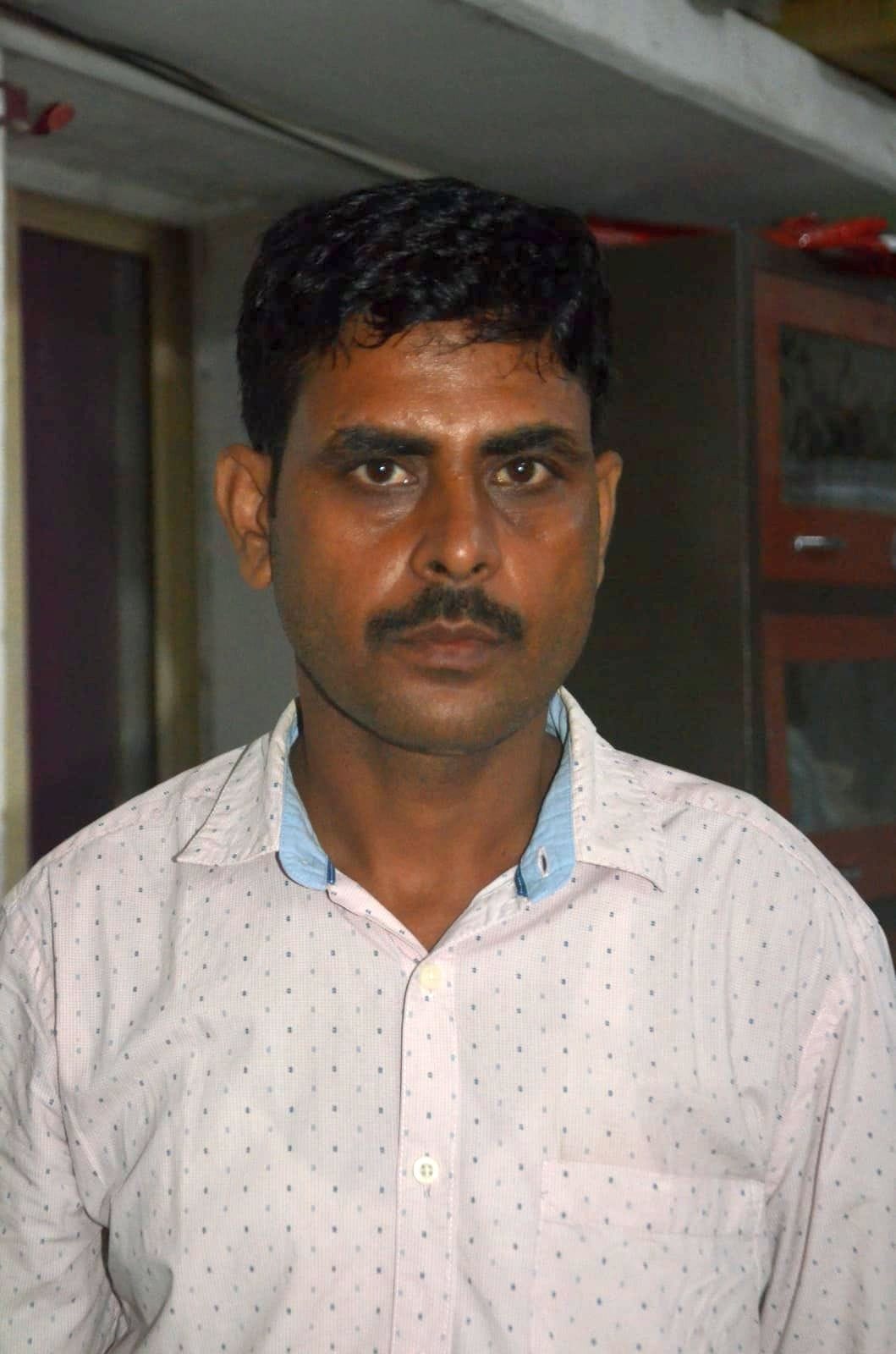 Anti-corruption team caught lekhpal taking bribe of six thousand