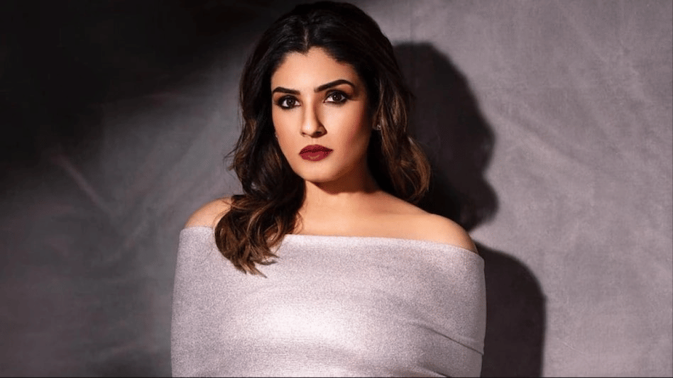 Photos of the Day Mouni Roy Bold Look Bhojpuri Actress Monalisa Glamorous pics celebrity updates