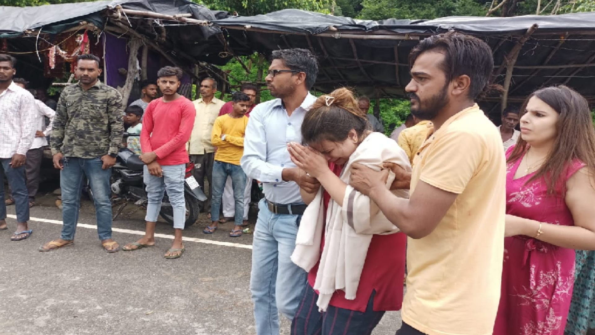 Saharanpur Shakambhari accident: Daughters are in shock after death of mother see photos
