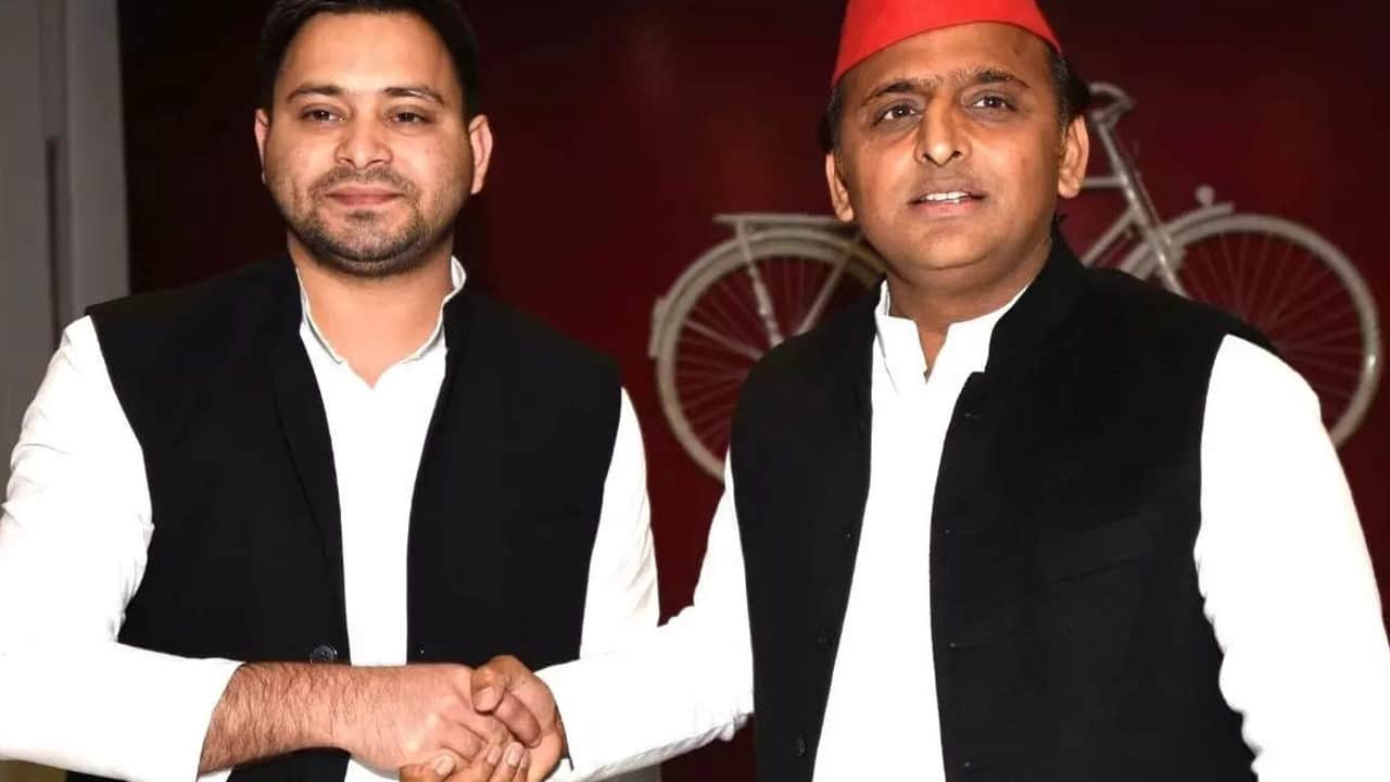 Will Nitish Kumar contest the Lok Sabha elections from UP, how much benifit will get alhilesh yadav?