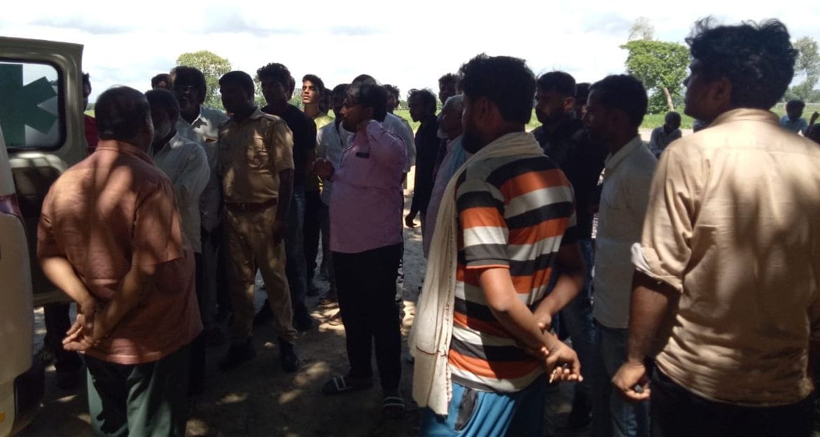 private lineman death after mounted on a pole due to current in siddharthnagar