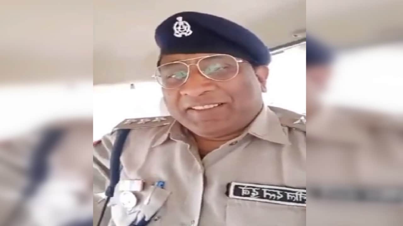 Video viral on song Kabhi Tu Chhalia lagta hai in uniform of police CO in Maharajganj