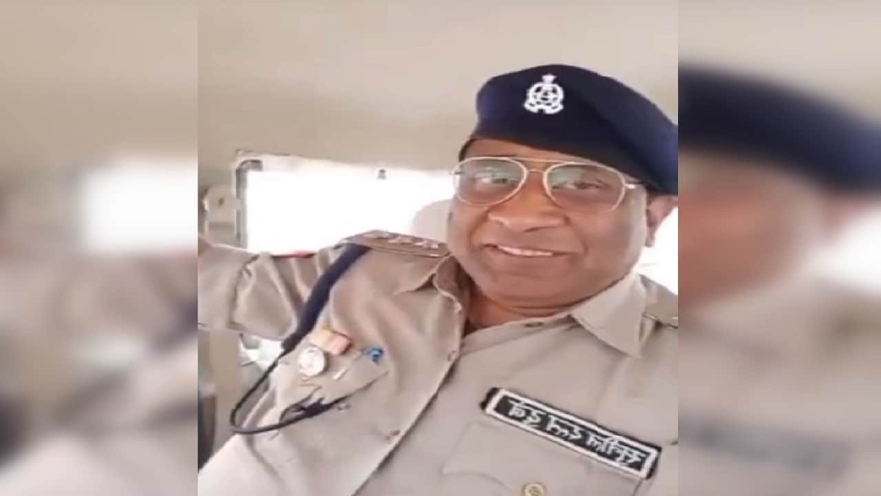 Video viral on song Kabhi Tu Chhalia lagta hai in uniform of police CO in Maharajganj