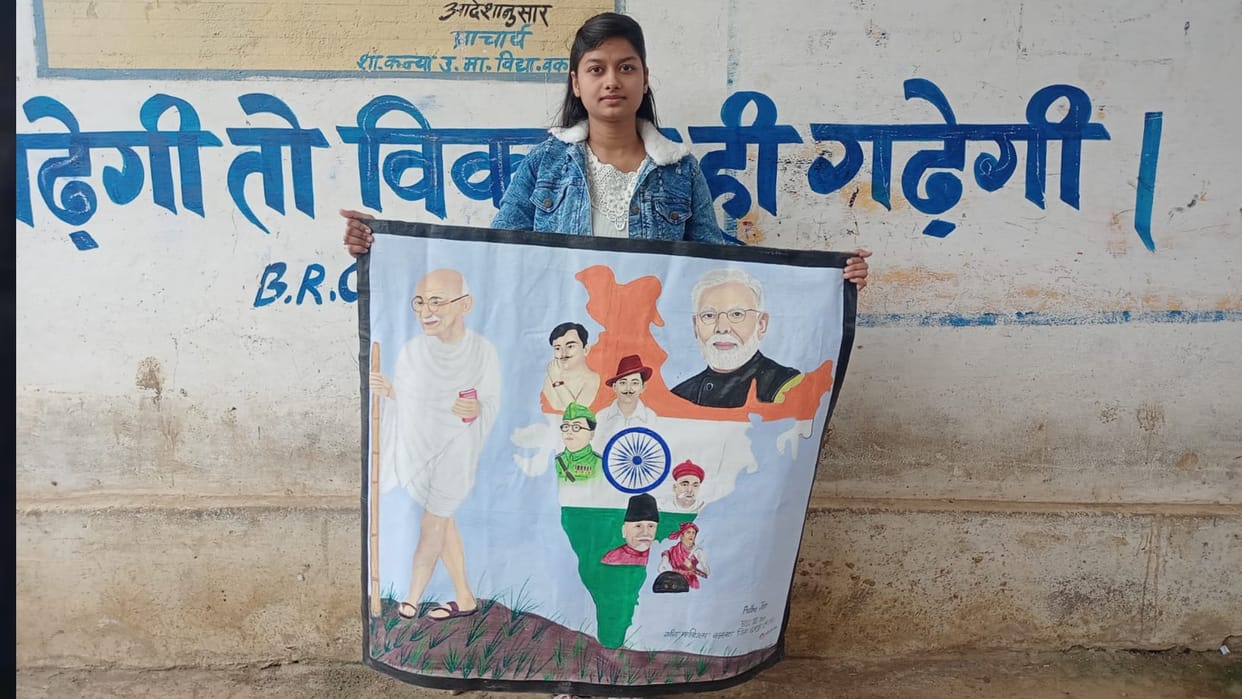 19 years old girl spreading the magic of colors through painting in Chhatarpur read more in hindi