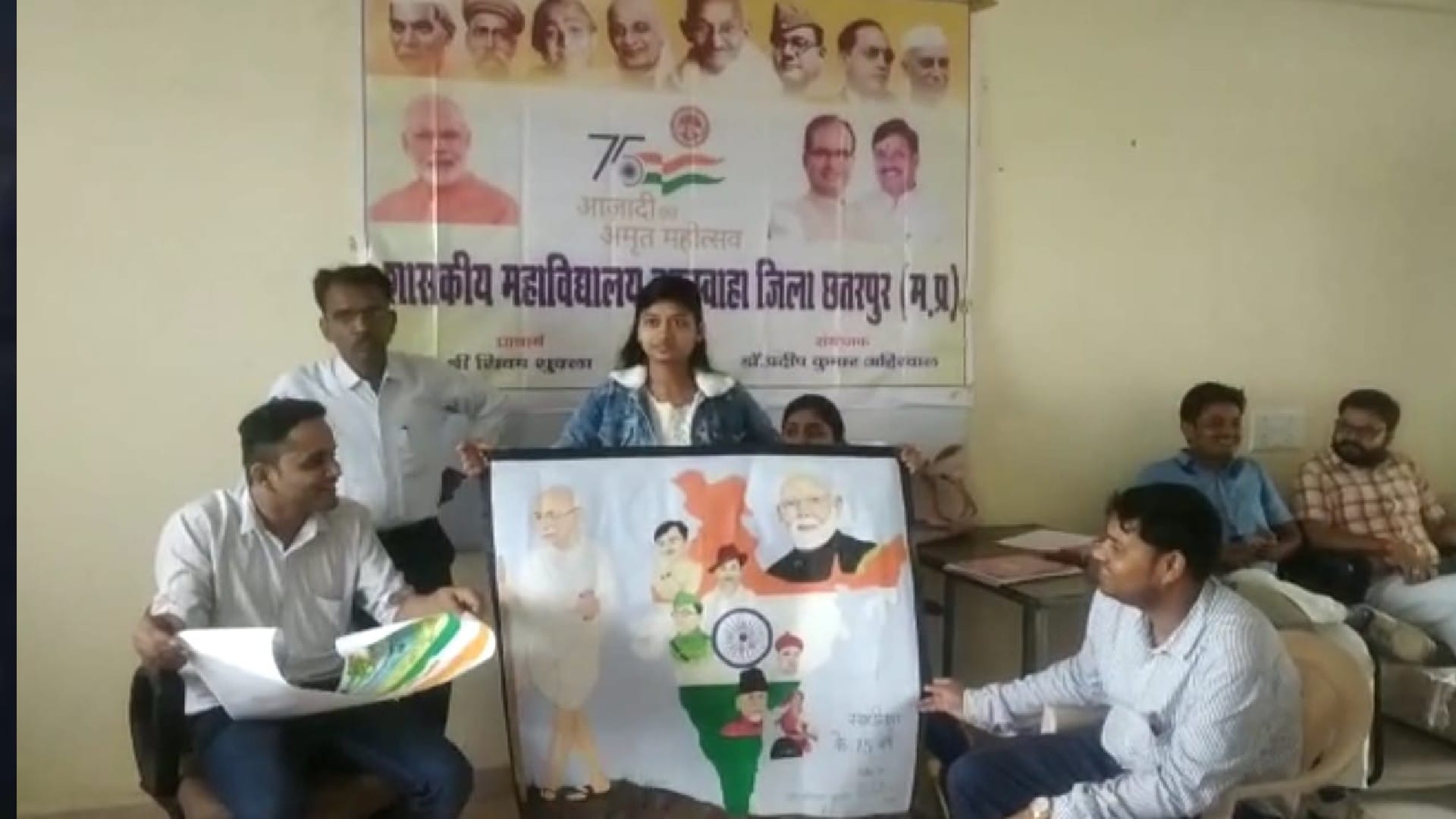 19 years old girl spreading the magic of colors through painting in Chhatarpur read more in hindi