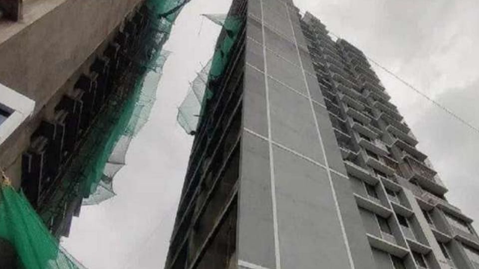 Gujarat Ahmedabad Lift Collapsed, Many Dead and Injured