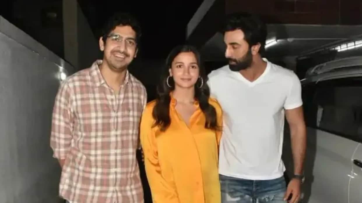 brahmastra director  Ayan Mukerji  visit shri hn reliance hospital to meet alia bhatt and ranbir kapoor baby