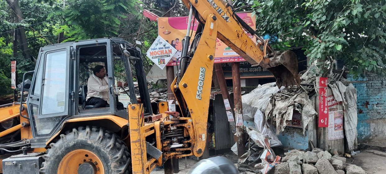 Banda: Bulldozer of municipality run in court and civil line