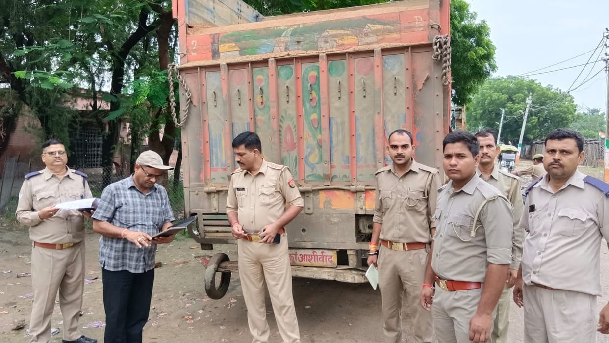 Banda: caught 15 overloaded trucks coming from MP