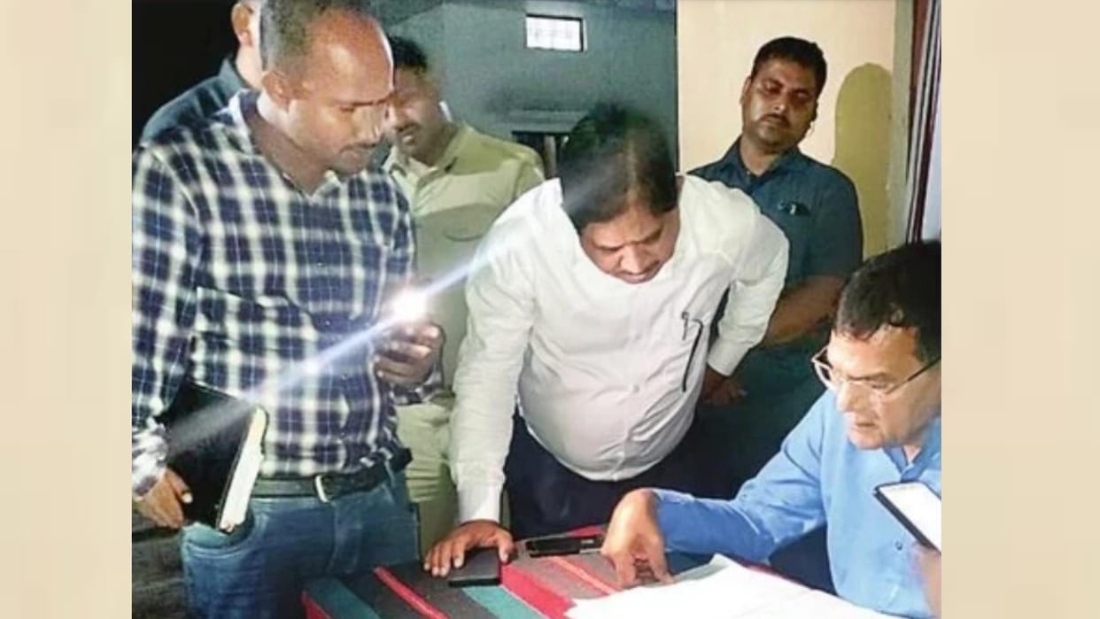 UP Minister inspection on electricity upkendra in Barabanki.