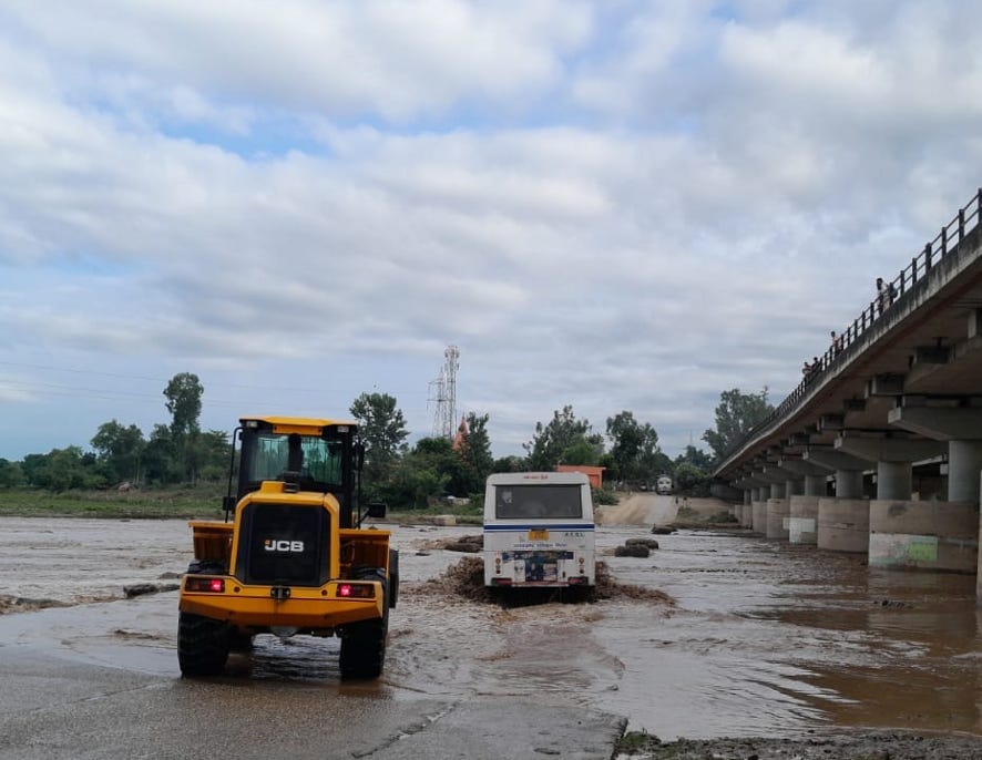 Water came on the track of Kotawali river, traffic remained closed