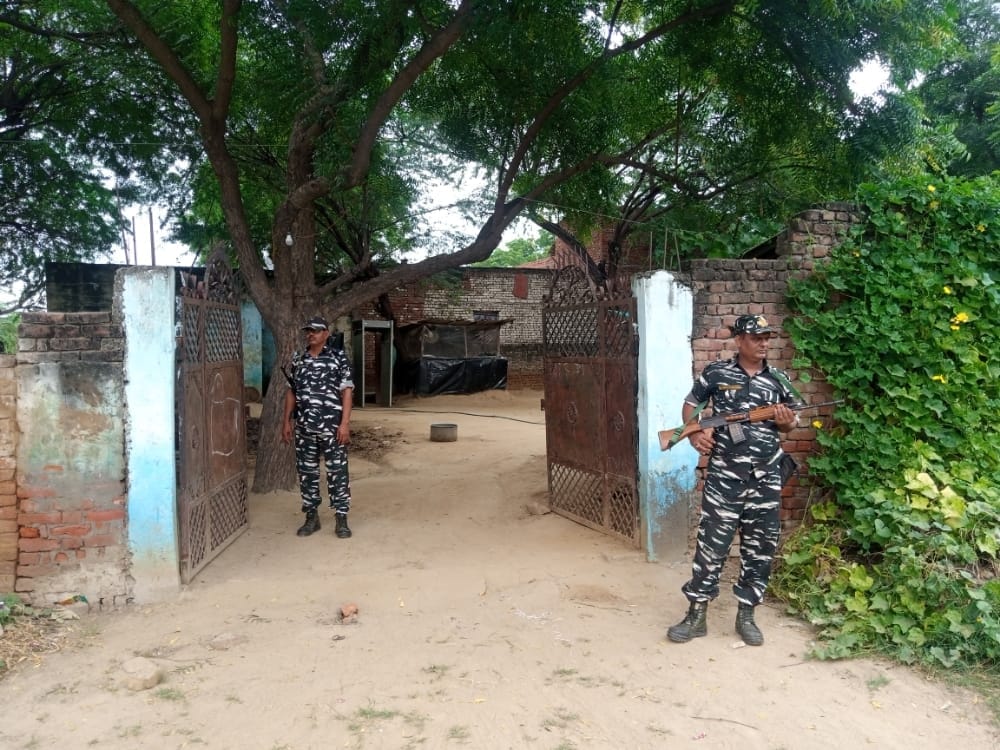 80 CRPF jawans have been protecting daughter's family for 21 months