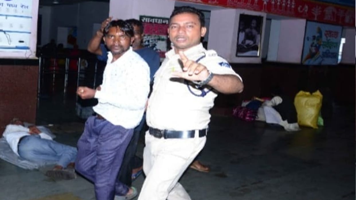 Police caught vicious thief who stole bags from Damoh railway station