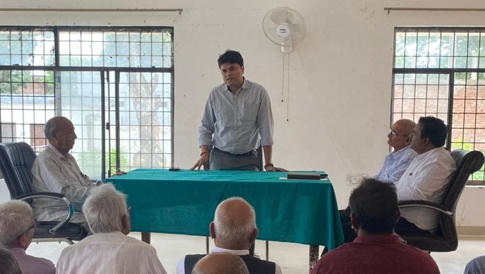 People should come forward for the upliftment of Hindi: Pathak