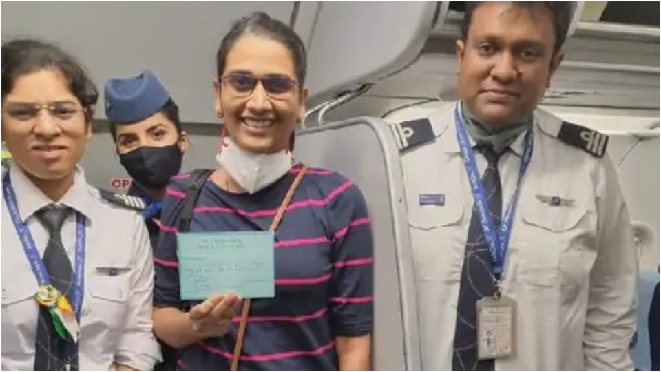 Woman Heart Attack In Flight Dr Nivedita Saved Her Life Bhilwara