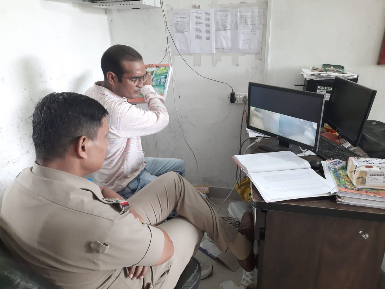 The theft of two and a half lakhs in the agency of the courier company