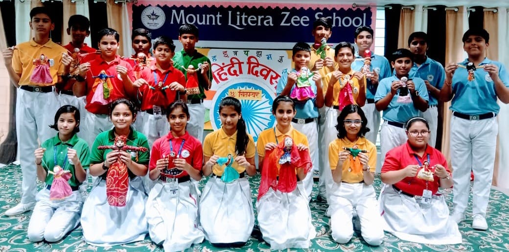 Hindi Diwas celebrated in schools and colleges