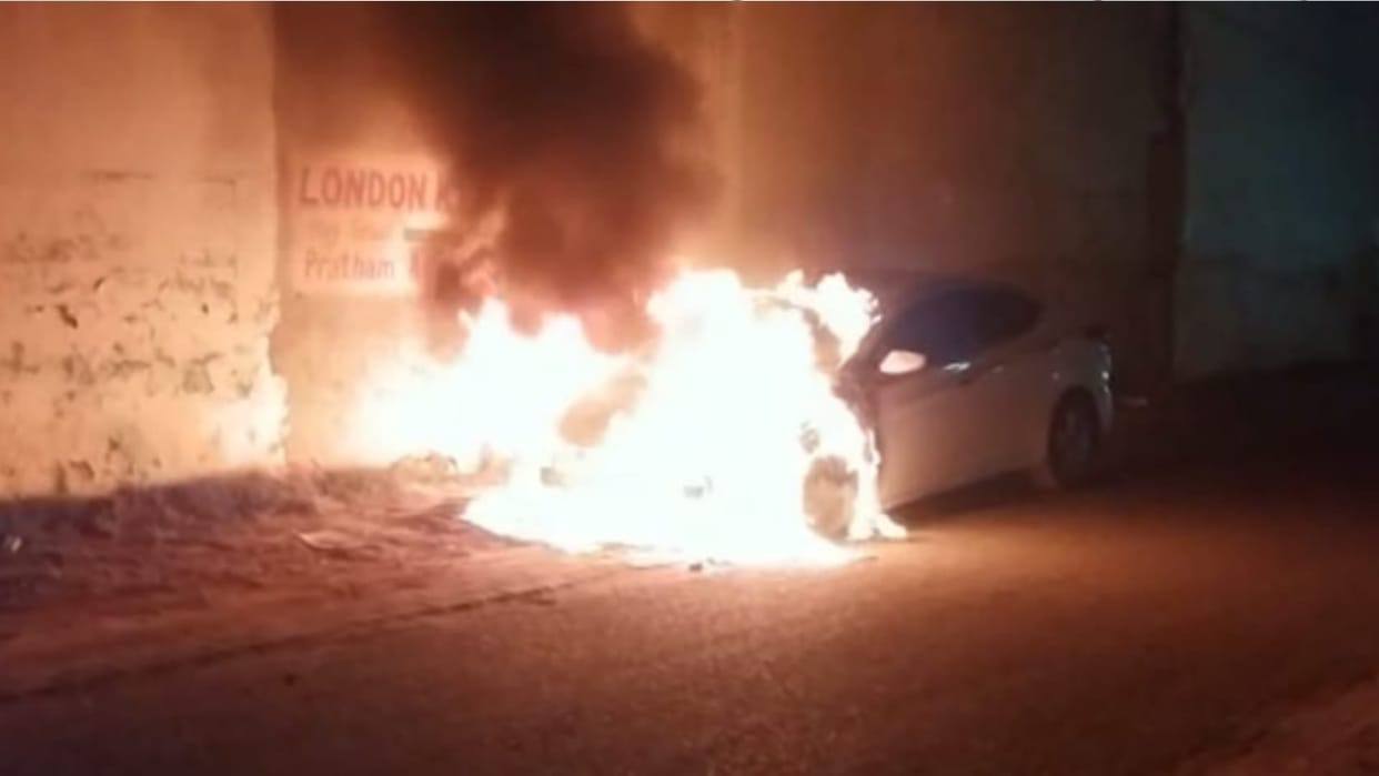 fire break out in car of businessman in Meerut