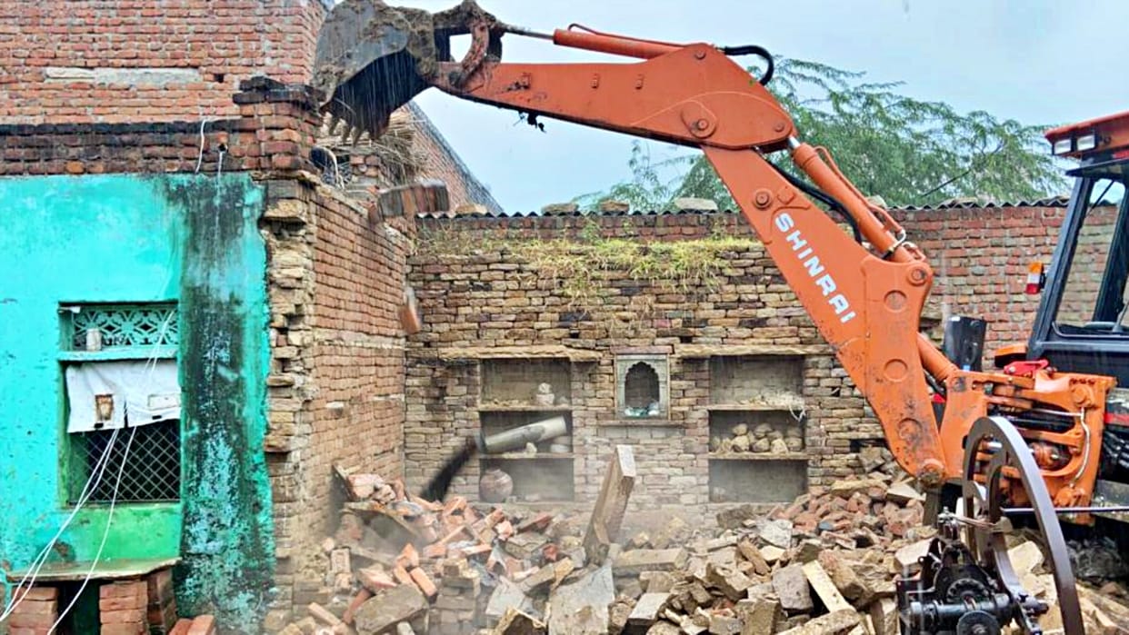 Morena Crime Rape accused house demolished in Morena