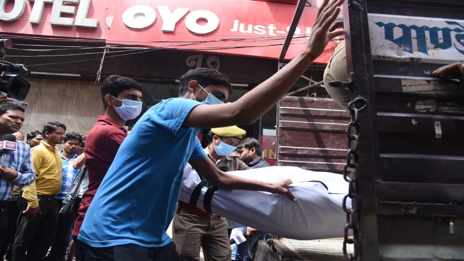 The girl has not been identified even after two days Girl was close to boyfriend Nitin for two years