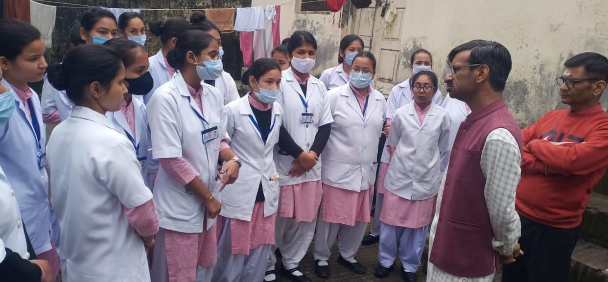 Seeing the chaos in the nursing college, the chairman of the scheduled caste commission got angry