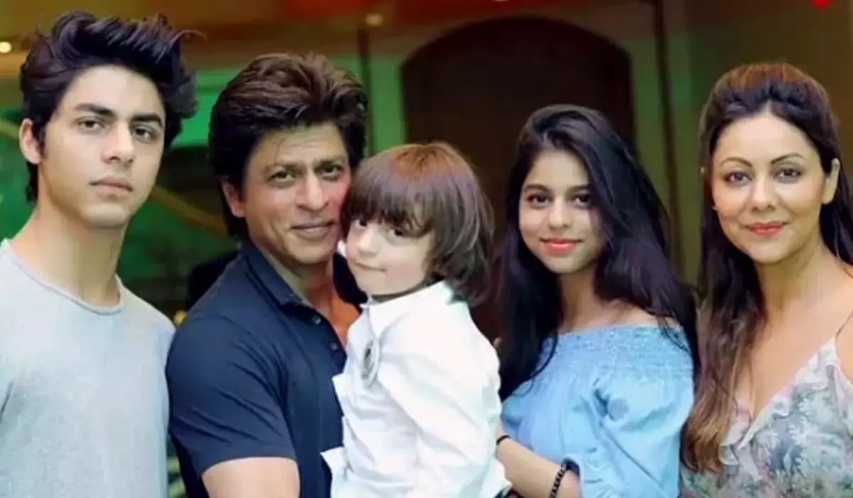 Gauri Khan Shared son Aryan Khan Photo on twitter Shahrukh Khan said Mujh par gaya hai