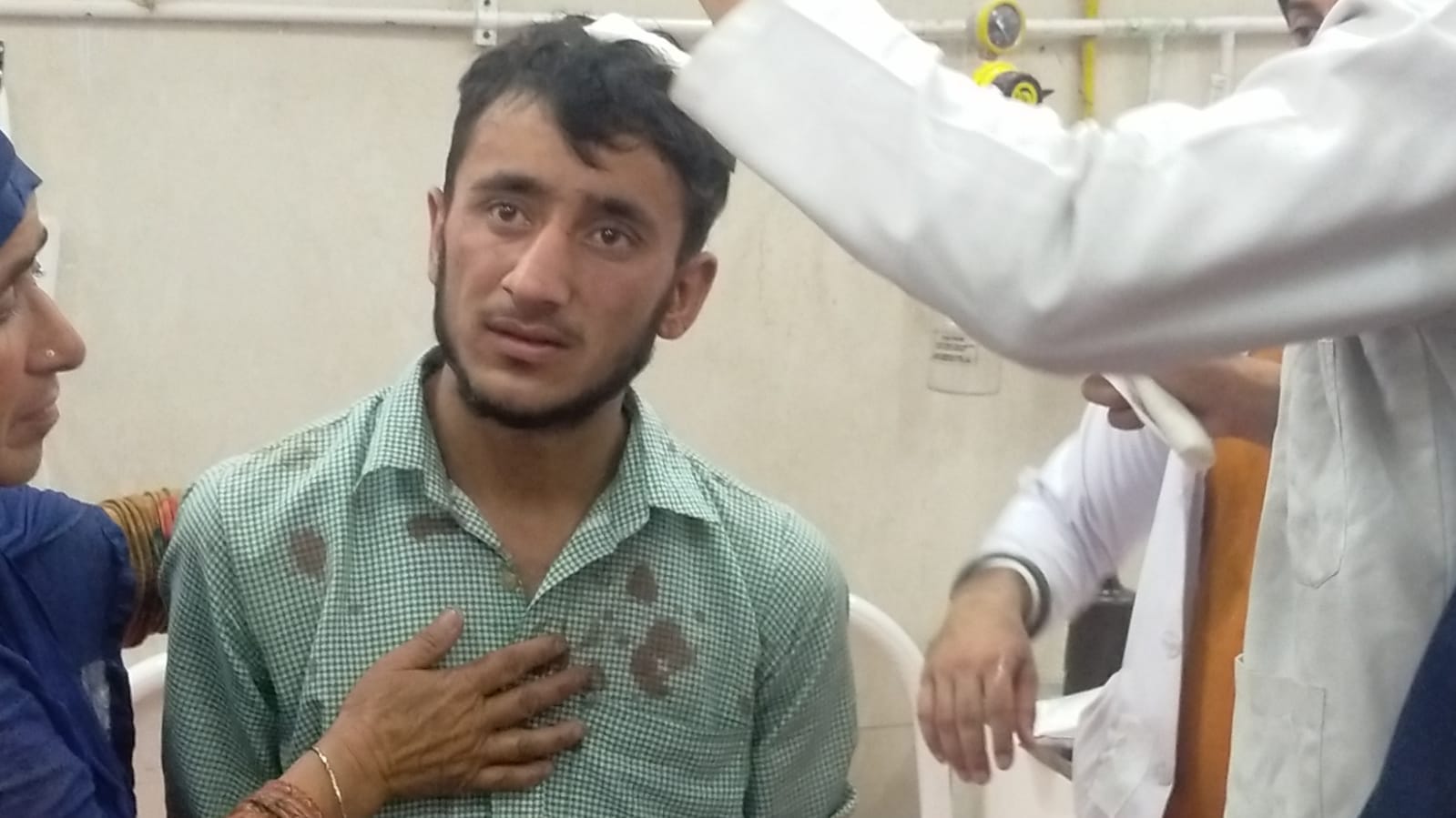 photos story of minibus road accident in Sawjian poonch 12 person died