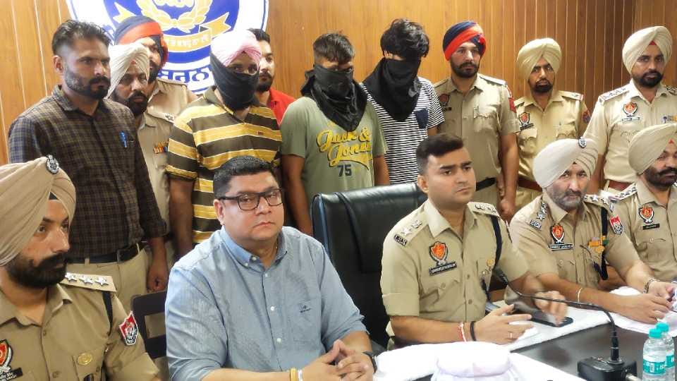 Police arrested three gangsters demanding extortion in Barnala