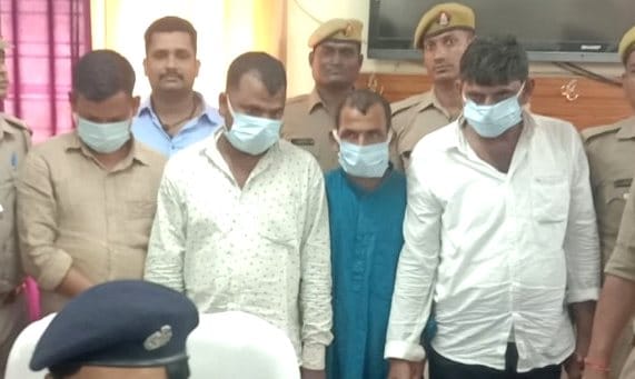 12 lakh rupees were cheated in the name of getting the treasure hidden in the land, four arrested