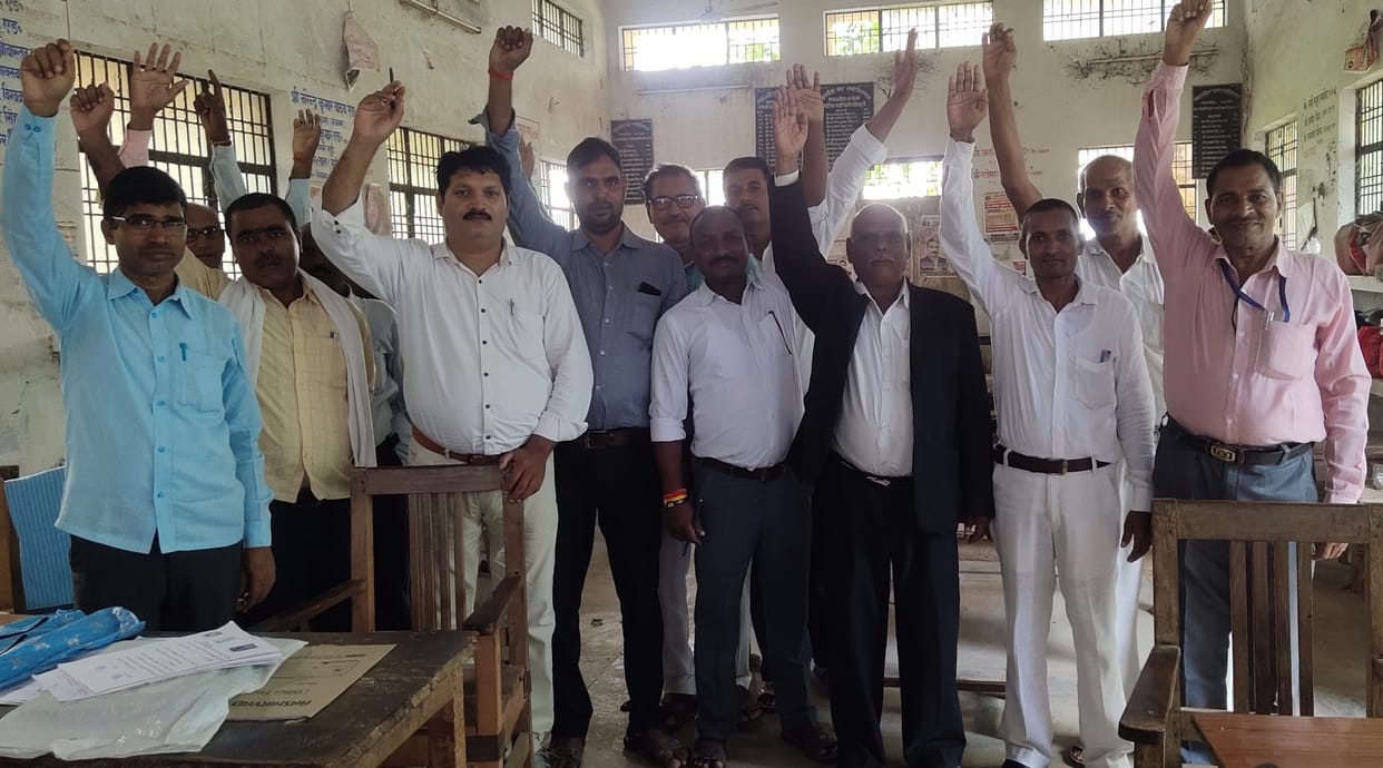 Advocates protest for cleanliness in Tehsil premises