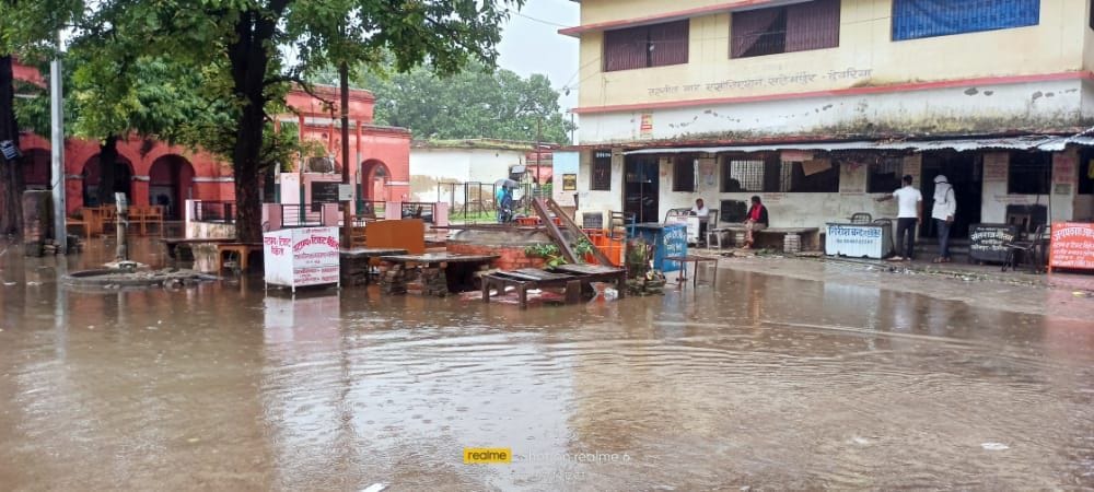 Waterlogging at many places in Salempur due to rain
