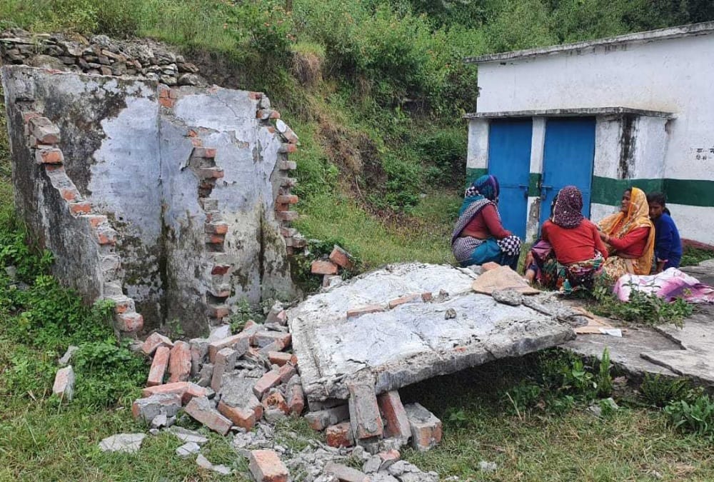 Uttarakhand champawat news: student died due to Toilet roof collapse but save three children