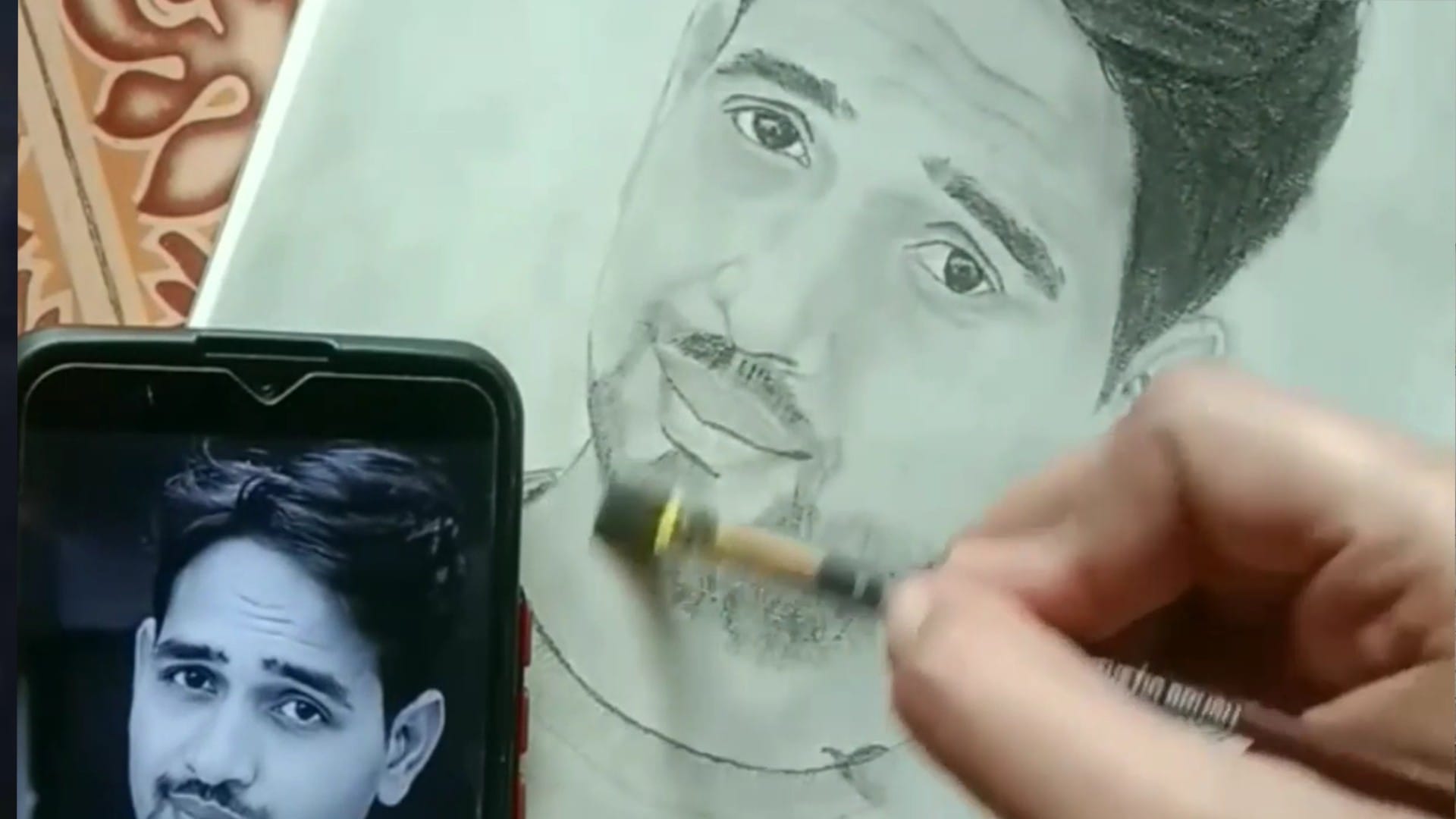 19 years old girl spreading the magic of colors through painting in Chhatarpur read more in hindi