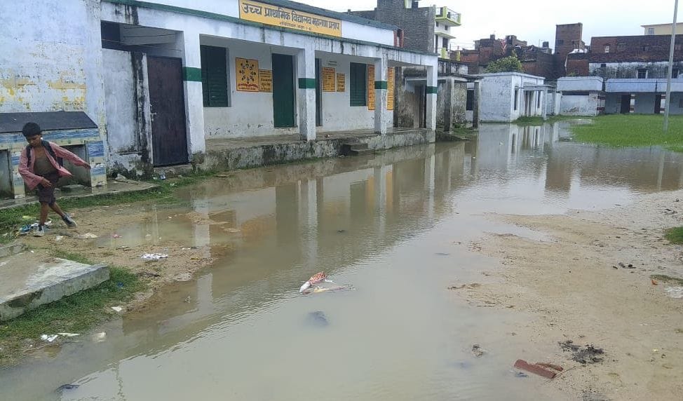 Rejuvenation did not change the body of the city's schools, no arrangement for drainage